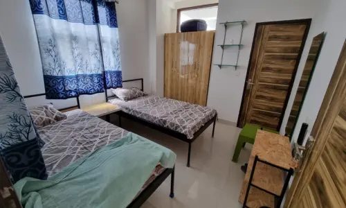 Pg for Girls & Boys in DLF Phase 1