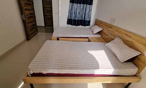 Girls PG near Sikanderpur metro station
